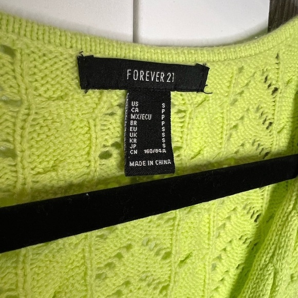 B13.22 FOREVER 21 Crop-Top Sweater, Cable knit, Lite Lime Green. - Picture 4 of 4